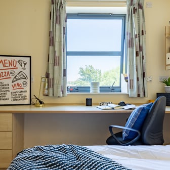 Silver En Suite - Image 1